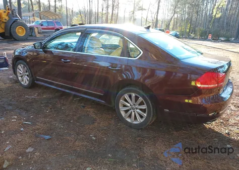 2013 Volkswagen Passat 2.5L Sel z USA, uszkodzony, nr VIN 1VWCP7A39DC053873